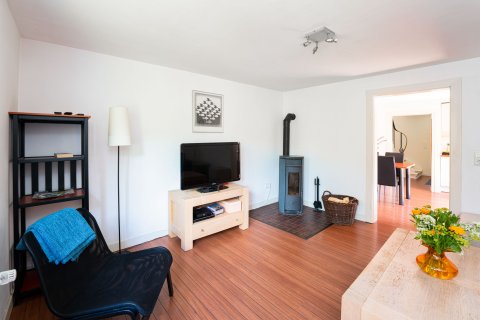 29 Haus am wilde AarVakantiehuis woonkamer 2 met houtkachel Sauerland Duitsland Winterberg.