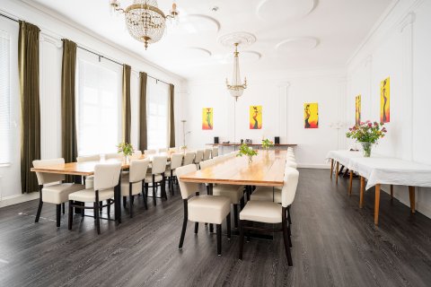 3 Alte Schule Deifeld Vakantiewoning Sauerland Winterberg Duitsland eetkamer grote tafel