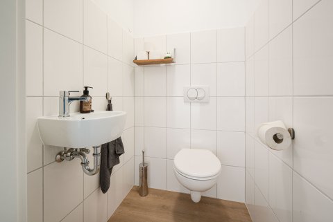 63 Alte Schule Deifeld Schieferhaus Vakantiehuis Sauerland Winterberg aparte toiletten.