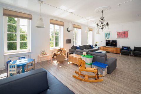 8 Alte Schule Deifeld Vakantiehuis Sauerland Winterberg Duitsland speeltuin kinderen.