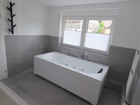Badezimmer 1 (Whirlpool)   Ferienhaus Haus am Bach   Referinghausen im Sauerland   Medebach Deutschland