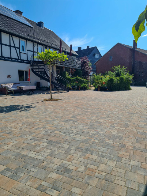 Erf met opgang vakantiewoning Haus am Wilde Aar Ferienhäuser im Sauerland Deutschland.