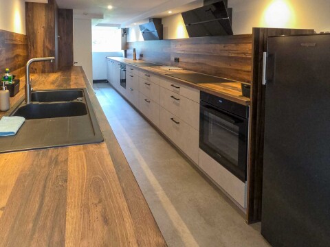 Neue moderne gro&szlig;e Küche   Ferienhaus Haus am Bach   Referinghausen im Deutschland