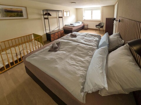 Schlafzimmer 1   Ferienhaus Haus am Bach   Referinghausen im Sauerland   Medebach Deutschland